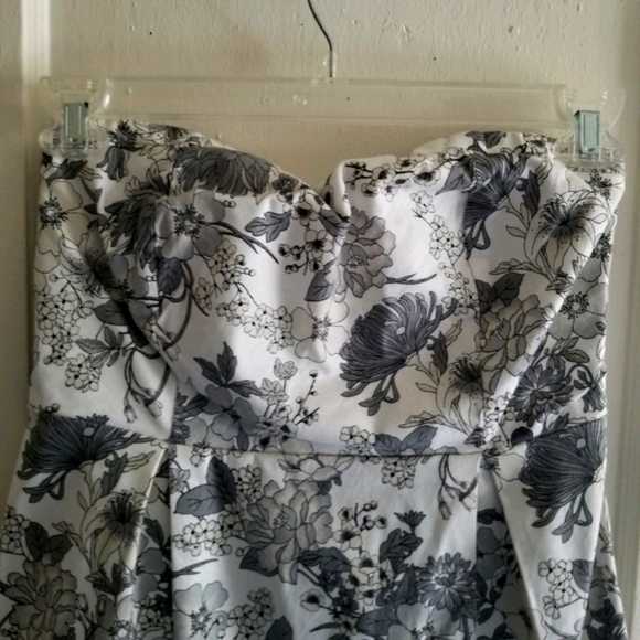 Old Navy Dresses & Skirts - Old navy floral dress 10